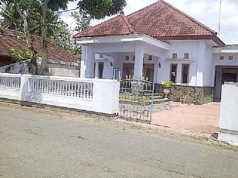 Rumah Dijual di Trenggalek Dekat SMP Negeri 1 Gandusari, SMK Negeri 1 Pogalan, Pasar Rakyat Gandusari, Alun-Alun Trenggalek